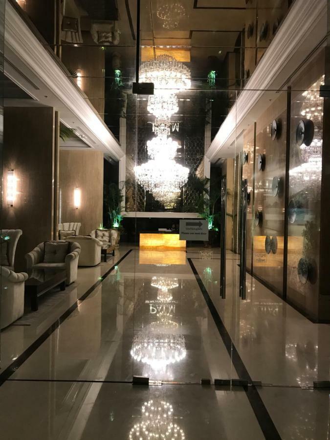 Luxurious Beachfront Pattaya Exterior foto